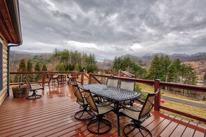 Outdoor dining - Mountain Tranquility (Vilas)