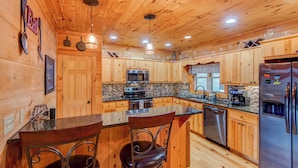 Maison, Plusieurs lits, baignoire à remous, vue sur la montagne (Mountain Tranquility) | Cuisine privée