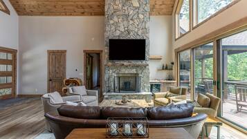 House, Multiple Beds, Hot Tub, Mountain View (Livin' Lodge at Eagles Nest) | Living area | Fireplace