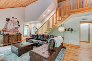 House, Multiple Beds, Hot Tub, Mountain View (Paws A While) | Living area | Fireplace - Paws A While (Blowing Rock)