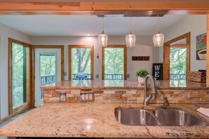 Ferienhaus, Mehrere Betten, Whirlpool, Bergblick (Paws A While) | Innenbereich