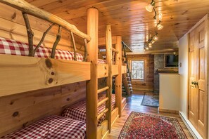 Ferienhaus, Mehrere Betten, Whirlpool, Bergblick (Red Stag Lodge at Eagles Nest) | 5 Schlafzimmer, individuell dekoriert, individuell eingerichtet