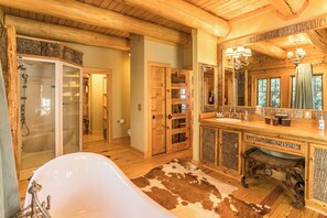 House, Multiple Beds, Hot Tub, Mountain View (Red Stag Lodge at Eagles Nest) | Bathroom | Designer toiletries, towels, toilet paper - Red Stag Lodge at Eagles Nest (Banner Elk)