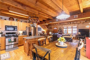 Dining - Country Life (Vilas)