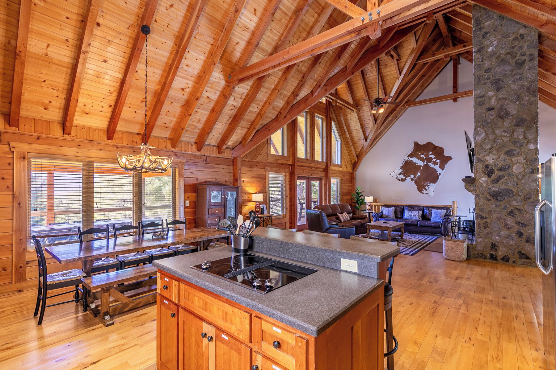 House, Multiple Beds, Hot Tub, Mountain View (Whiskey River by The New) | Interior