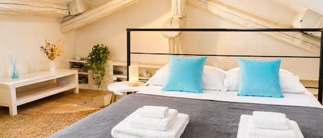 2 chambres, coffres-forts dans les chambres, bureau