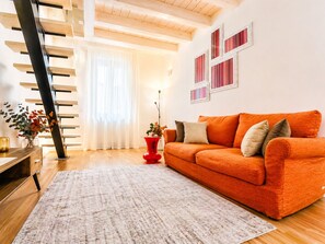 Living area - Riverside Loft Navigli - spacious two-bedroom apartment (Milano)