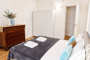 2 soverom, skrivebord, strykejern/-brett og wi-fi (inkludert)
