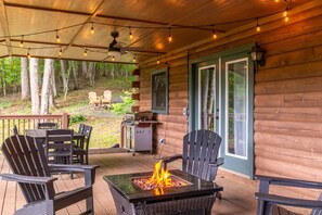 Outdoor dining - Buck Ridge (West Jefferson)