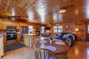 House, Multiple Beds, Hot Tub, Mountain View (Buck Ridge) | Interior - Buck Ridge (West Jefferson)