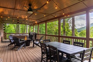 Outdoor dining - Buck Ridge (West Jefferson)