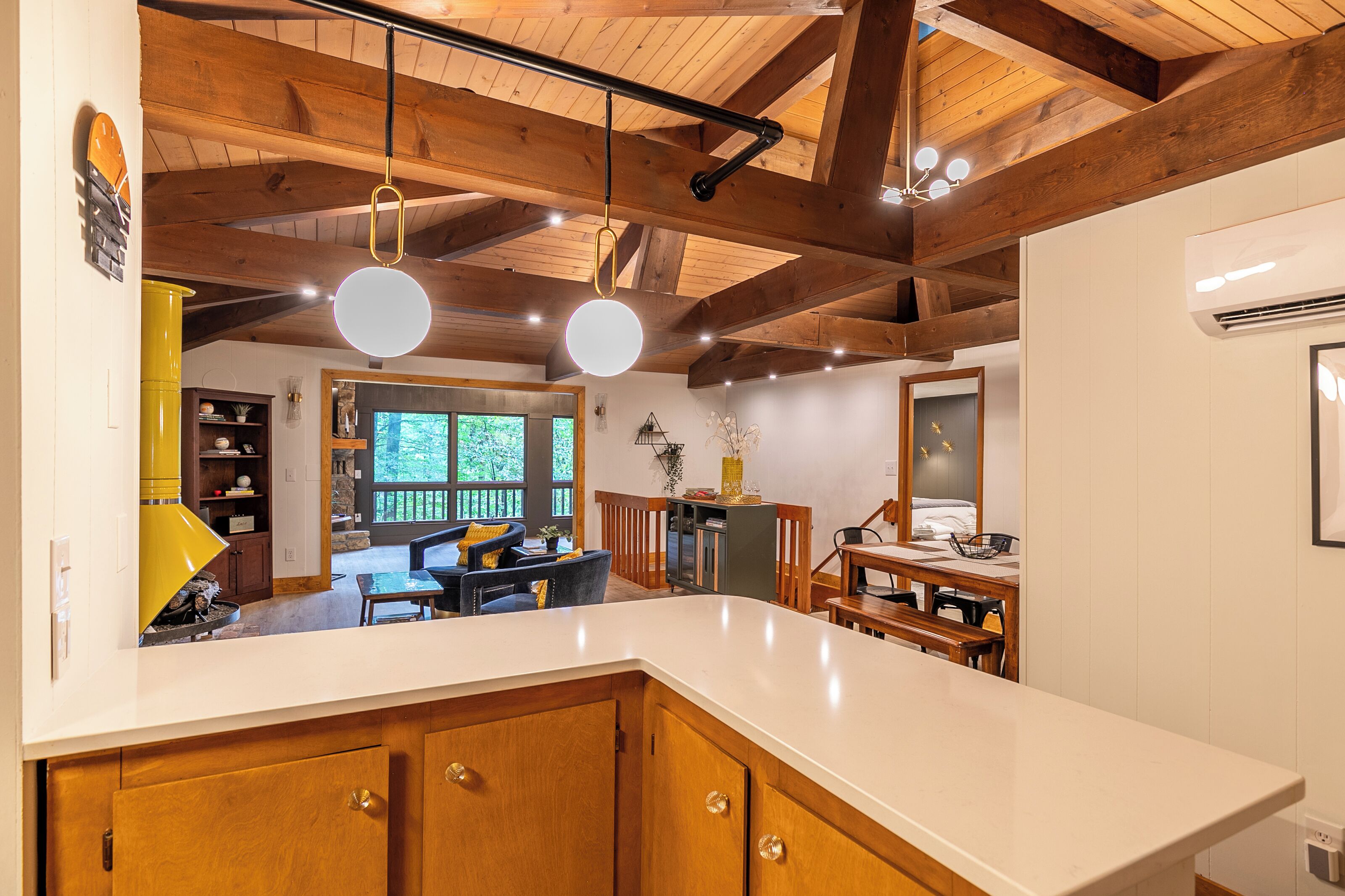 Cabin, nhiều giường, sân hiên, quang cảnh núi (Blue Ridge Retreat at Linville Land ) | Nội thất