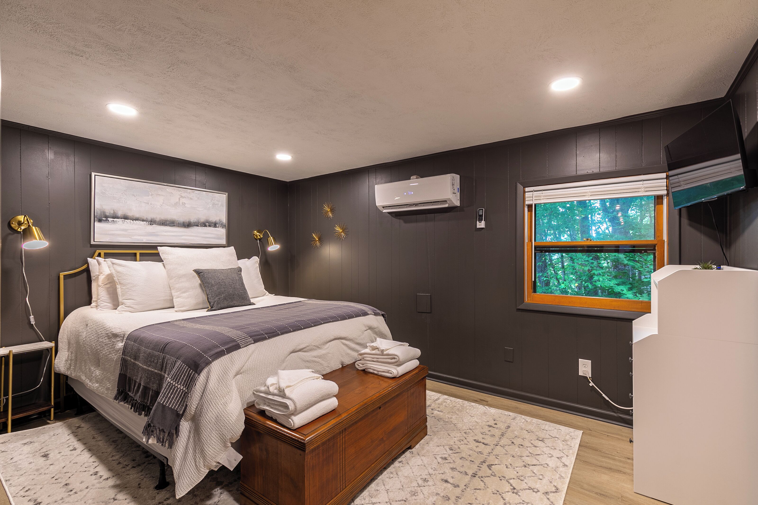 Cabin, nhiều giường, sân hiên, quang cảnh núi (Blue Ridge Retreat at Linville Land ) | 4 phòng ngủ, trang trí khác biệt 