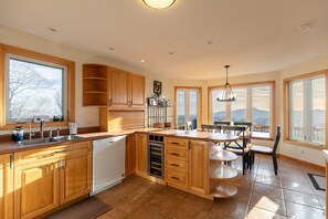 House, Multiple Beds, Patio, Mountain View (Shooting Star Lodge) | Private kitchen - Shooting Star Lodge (Boone)