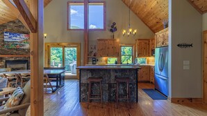 House, Multiple Beds, Patio, Mountain View (Parkway Retreat) | Interior - Parkway Retreat (Blowing Rock)