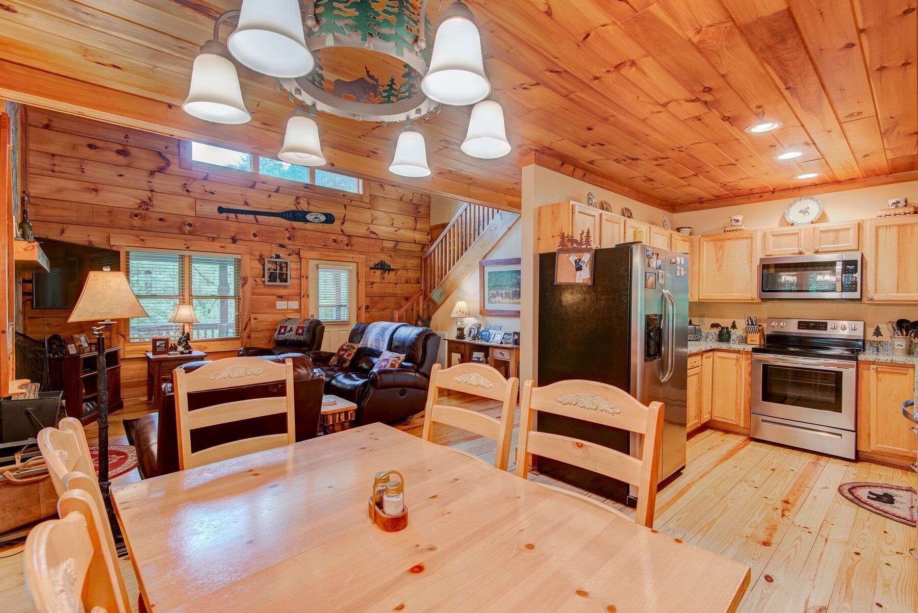 Cabin, nhiều giường, bồn tắm nước nóng, quang cảnh núi (Kaylee's Kabin) | Nội thất