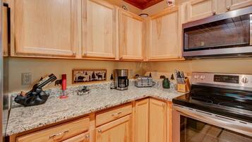 Cabin, Multiple Beds, Hot Tub, Mountain View (Kaylee's Kabin) | Private kitchen | Coffee/tea maker