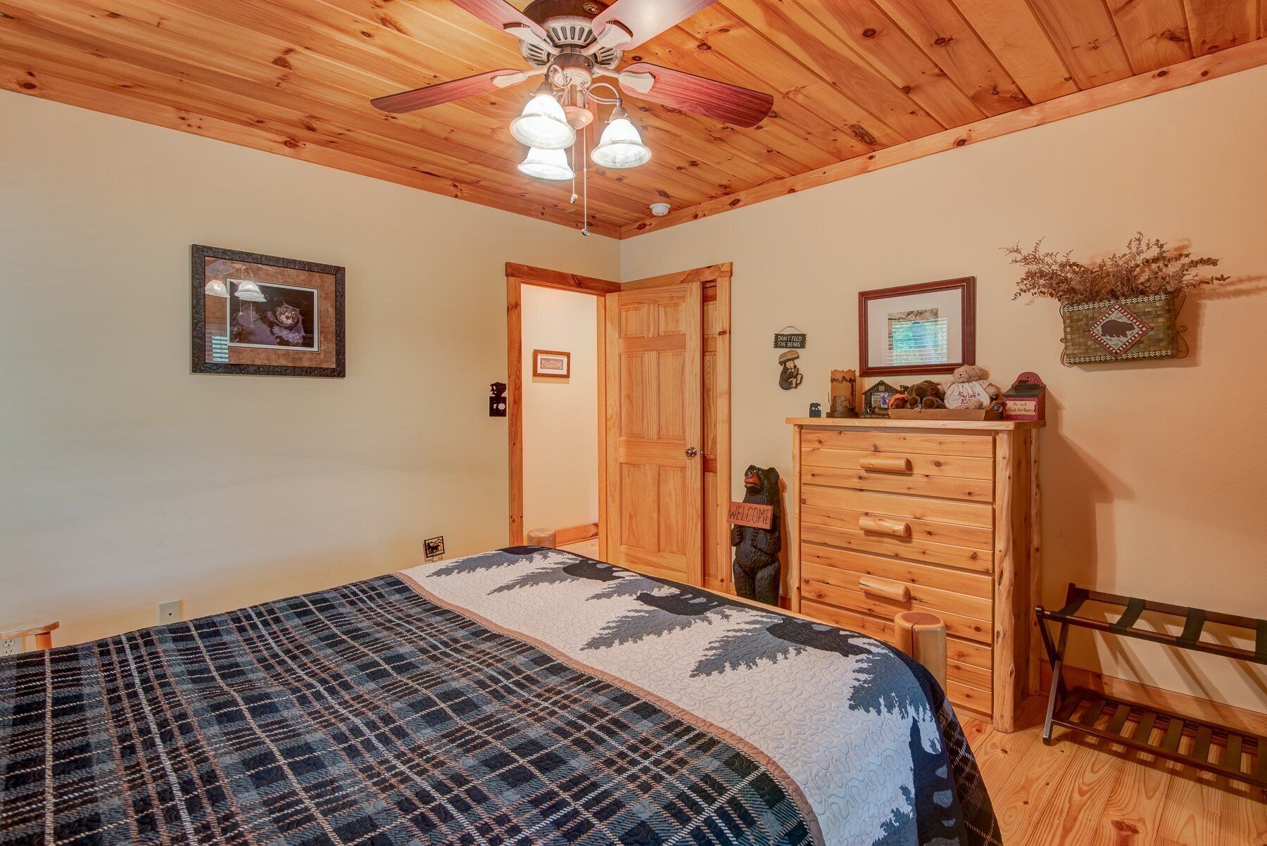 Cabin, nhiều giường, bồn tắm nước nóng, quang cảnh núi (Kaylee's Kabin) | 2 phòng ngủ, trang trí khác biệt 