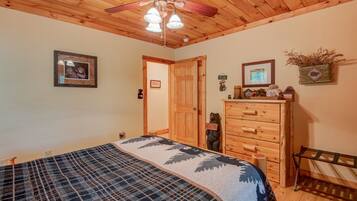 Cabin, nhiều giường, bồn tắm nước nóng, quang cảnh núi (Kaylee's Kabin) | 2 phòng ngủ, trang trí khác biệt