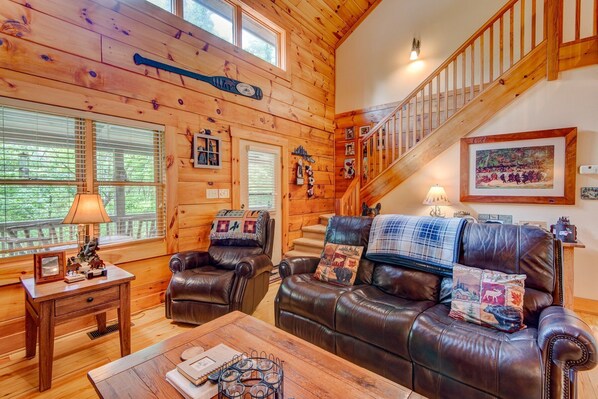 Cabin, Multiple Beds, Hot Tub, Mountain View (Kaylee's Kabin) | Living area | Fireplace - Kaylee's Kabin (Vilas)