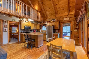 Ferienhütte, Mehrere Betten, Whirlpool, Bergblick (Apple Cove) | Eigene Küche | Wasserkocher mit Kaffee-/Teezubehör