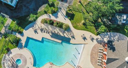 Seaside Comfort - close to everything that Gulfport and Biloxi has to offer.