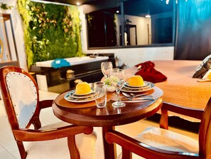 Chalet | Dining