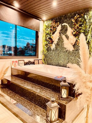 Chalet | Bathroom | Free toiletries, hair dryer, towels, soap