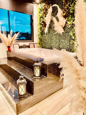 Chalet | Bathroom | Free toiletries, hair dryer, towels, soap