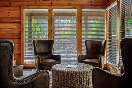 Mountain Majesty By Ghosal Luxury Lodging - Image 30