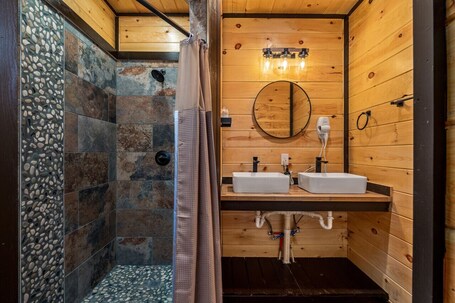 Mountain Majesty By Ghosal Luxury Lodging - Image 21