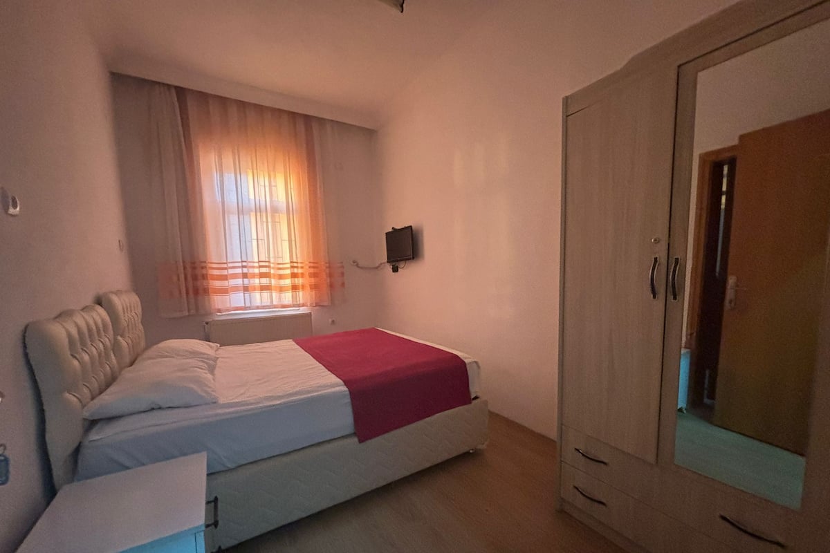 Comfort Room, 1 King Bed | Free WiFi, bed sheets