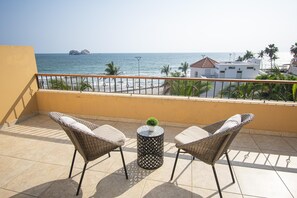 Terrace/patio - Sunsets every night- Olas Altas (Mazatlan)