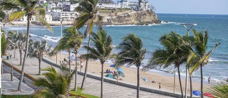 بالقرب من الشاطئ