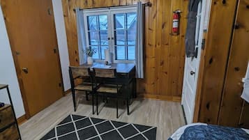 Fer et planche Ă repasser, lit parapluie, Wi-Fi gratuit, draps fournis