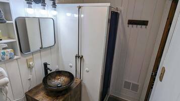 Shower, hair dryer, towels, shampoo