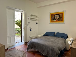 2 slaapkamers, een strijkplank/strijkijzer, reisbedje, wifi