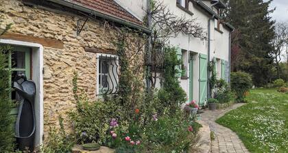 Detached gîte on private property on the edge of the Rambouillet forest.