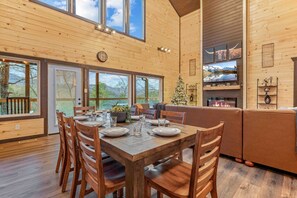 Dining - Hidden Gem Masterpiece By Ghosal Luxury Lodging (Gatlinburg)