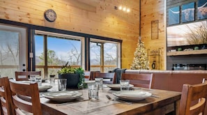 Luxury Cabin, Mountain View | Dining room