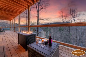 BBQ/picnic Area - Hidden Gem Masterpiece By Ghosal Luxury Lodging (Gatlinburg)