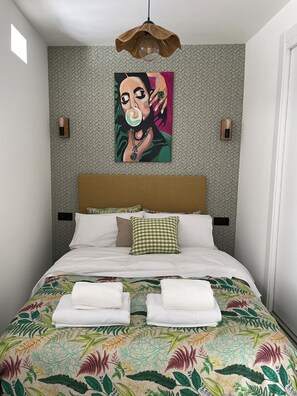 2 bedrooms, bed sheets