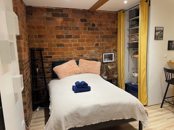 1 camera, ferro/asse da stiro, Wi-Fi, lenzuola