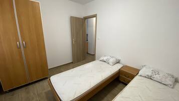 1 bedroom, internet, bed sheets