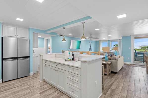 Interior - 3BR 3BA Bright & Beautiful 'Newly Renovated' Beach Condo!! Water and Sunset View (Destin)