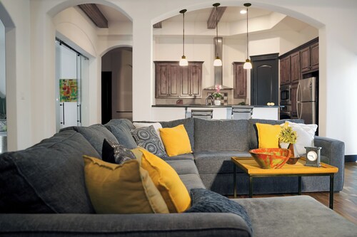 Walk to Boat Launch: Stylish Austin Gem