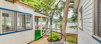 Lakefront Cottage in Clear Springs w/ Deck & Patio