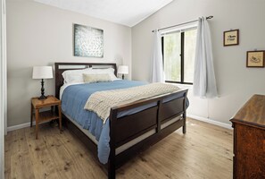 4 bedrooms, travel cot, free WiFi, bed sheets