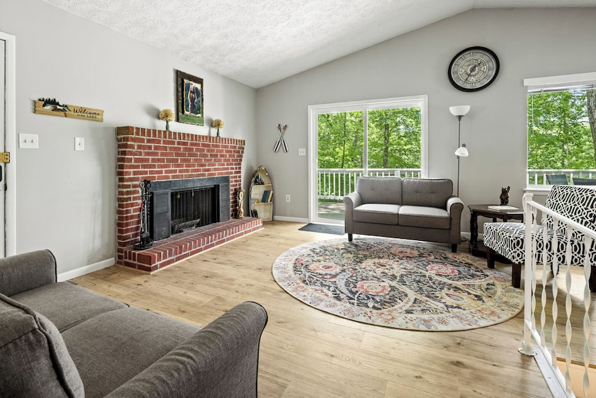 Charming Waterfront Retreat On Buggs Island/kerr Lakeperfect Lakeside Living! - Clarksville, VA