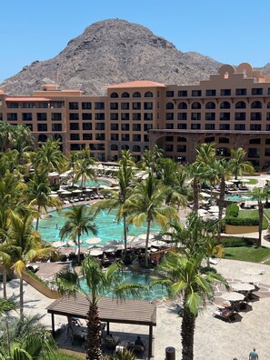 حمّام سباحة خارجي، حمّام سباحة مُدفَّأ